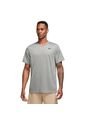Camiseta Nike Dri Fit Tee Reset-Gris de Nike