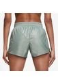 Pantaloneta Deportiva Mujer Nike Swoosh Run Short-Verde Claro de Nike