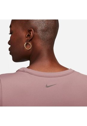 Camiseta Mujer Nike One Fitted Beige