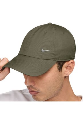 Gorra Nike Dri Fit Club Metal Swoosh Hombre-Verde