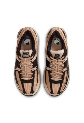 Tenis Mujer Nike Zoom Vomero 5 Marrón