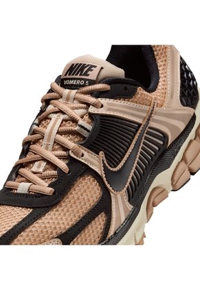 Tenis Mujer Nike Zoom Vomero 5 Marrón