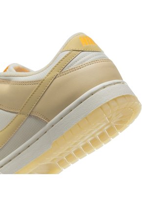 Tenis Mujer Nike Dunk Low Beige