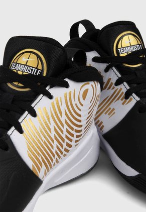 Tenis Lifestyle Negro-Blanco-Dorado Nike Kids Team Hustle D 9 Gs