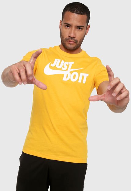 Camiseta amarilla con logo just do it Nike de hombre de color