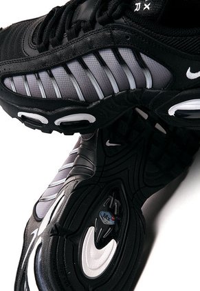 Tenis Lifestyle Negro-Gris-Blanco Nike Air Max Tailwind IV