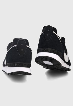 Tenis Lifestyle Negro-Blanco Nike Venture Runner