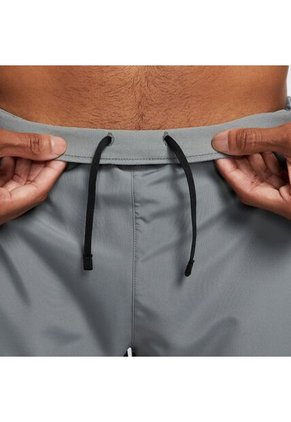 Pantaloneta Nike Challenger-Gris