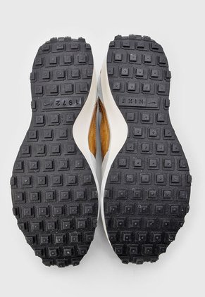 Tenis Lifestyle Beige-Dorado-Marfil Nike Nike Waffle Debut