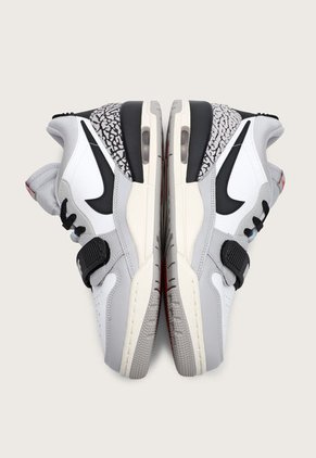 Tenis Basketball Blanco-Gris-Negro Nike Air Jordan Legacy 312 Low