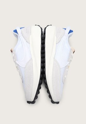 Lifestyle Celeste-Gris-Marfil Nike Waffle Debut Vintage