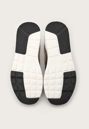 Tenis Lifestyle Marfil-Dorado-Negro Nike Air Max SC SE