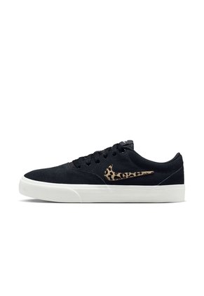 Tenis Mujer Nike Charge Suede SE Negro