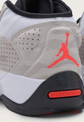 Tenis Basketball Beige-Blanco-Negro Nike Jordan Zion 2