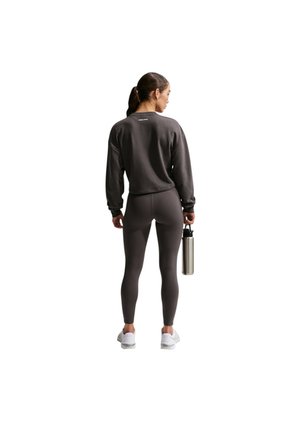 Sueter Nike Crew Neck Mujer-Gris