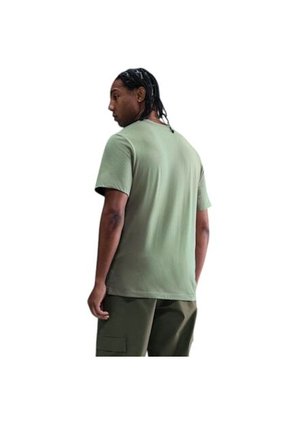 Camiseta Nike M Nsw Tee Iykyk Fs Hombre-Verde