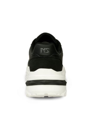 Tenis Para Mujer North Star Negro Jimena Bomb