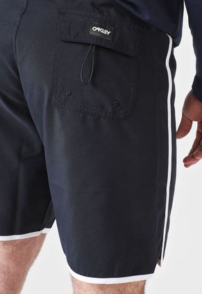 Pantaloneta Negro-Blanco Oakley