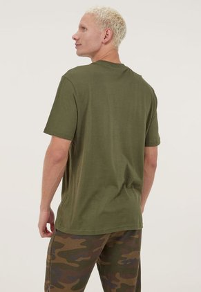 Camiseta Café-Mostaza Oakley Mountains Out B1B