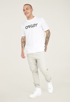 Camiseta Blanco-Gris-Negro Oakley Maven Mark Tee
