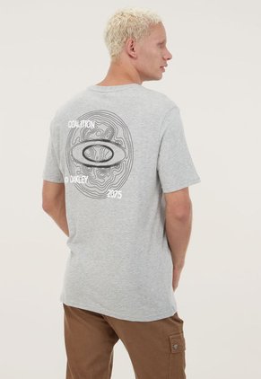 Camiseta Gris-Negro-Blanco Oakley Future Coalition