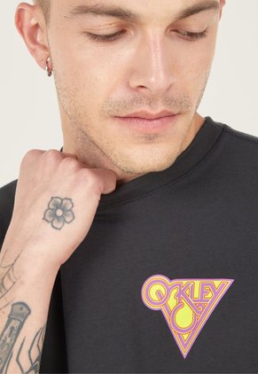 Camiseta Negro-Violeta-Amarillo Oakley Tamarindo