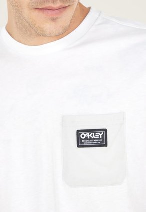 Camiseta Blanco-Gris Oakley Classic B1B Pocket