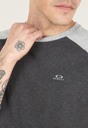 Camiseta Negro-Gris Oakley Relax Raglan ¾