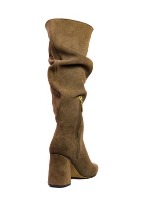 Bota Casual Cuero Carnaza Taupe Ocai Cosaca