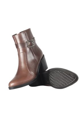 Botines Cuero Mujer Miel Ocai Dalia 001