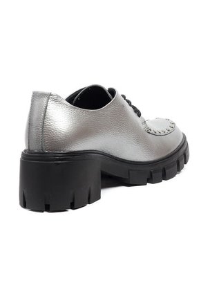 Mocasín Oxford Cuero Plata Ocai Georgia