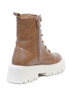 Bota Mujer Miel OCAi MA0625