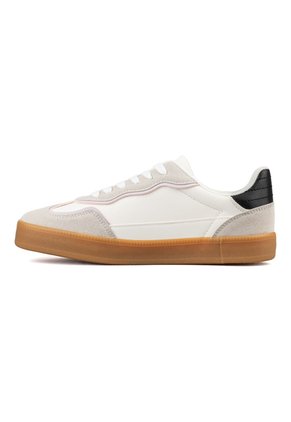 TENIS OP MUJER JUNA-M2 Talla 8.5