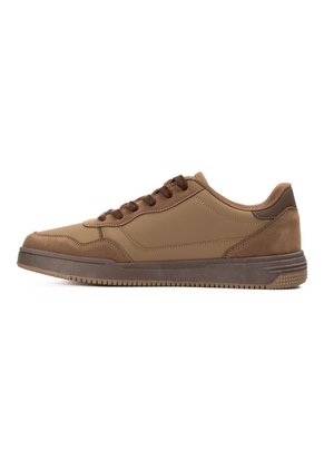 TENIS OP HOMBRE JUNAR-H2 Talla 8