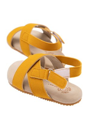 Zapatos Cosidos Amarillo  OFFCORSS