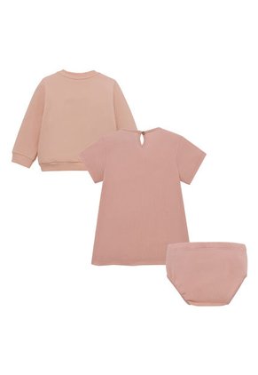 Conjunto Corto Rosado  OFFCORSS