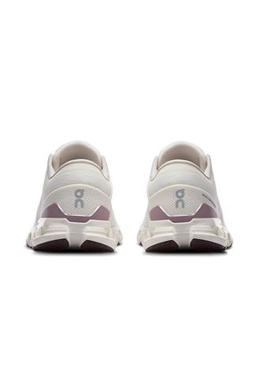 Tenis On Cloud X 4 Mujer-Beige