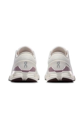 Tenis On Cloud X 4 Mujer-Blanco