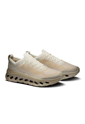 Tenis On De Mujer Cloudtilt Moon X Zendaya Y Law Roach 3WF30425274-8 Dorado