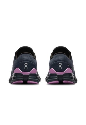 Tenis On Cloud X 4 Mujer-Gris Oscuro