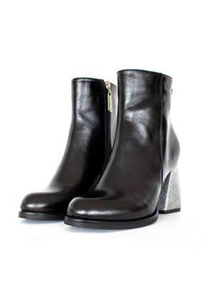 BOTIN NEGRO OPPOSITE SERAJ