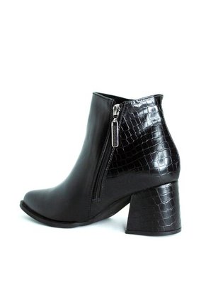 BOTIN NEGRO OPPOSITE DOIN