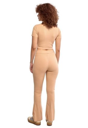 Conjunto Deportivo Mujer Beige Alaia 02