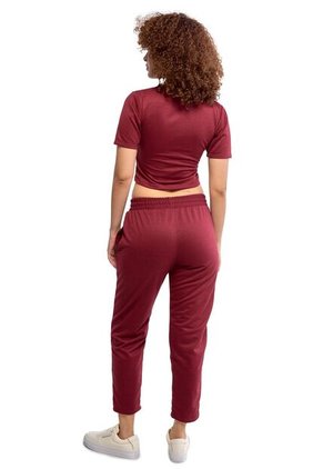 Conjunto Deportivo Mujer Vinotinto Alaia 01