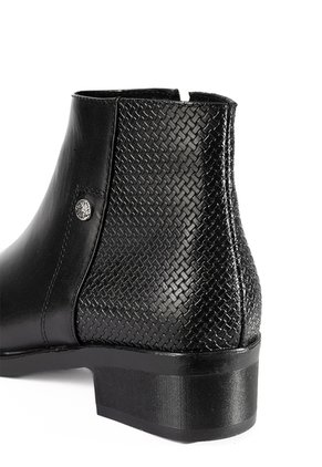 Botines Negros Texturizados De Tacón Bajo En Cuero Para Mujer ORIGEN Elena