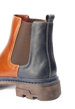Botas Chelsea Miel En Cuero Para Hombre ORIGEN Marcelo