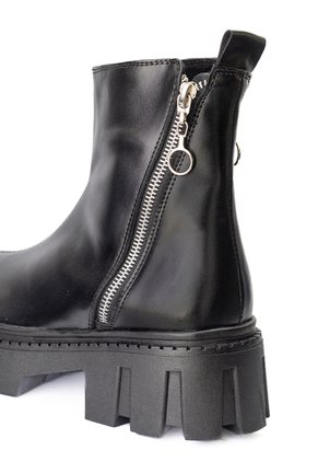 Botines Negros Suela Robusta Con Cremallera Para Mujer ORIGEN Noemi