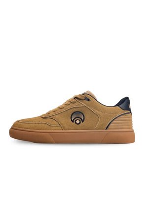 ZAPATILLAS HOMBRE OSIRIS CAMEL CURIO