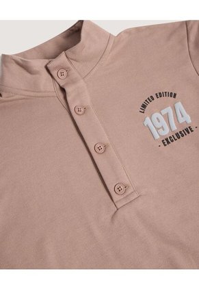 Buzo Infantil Niño Cuello Alto O Cuello Tortuga Color Café Marca Ostu #80060195