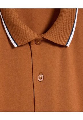 Polo Para Hombre Cuello Tejido Sin Bolsillo Color Café  Marca Ostu #60110715